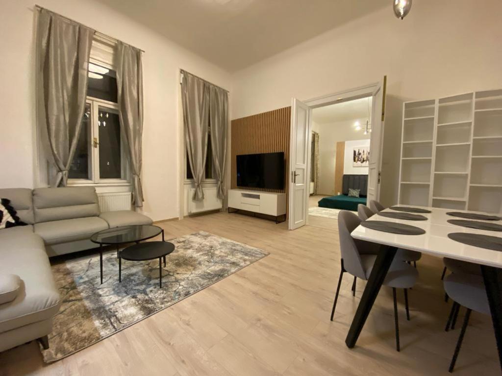 Entrez Apartment 3 - Historical Centre Kosice Bagian luar foto